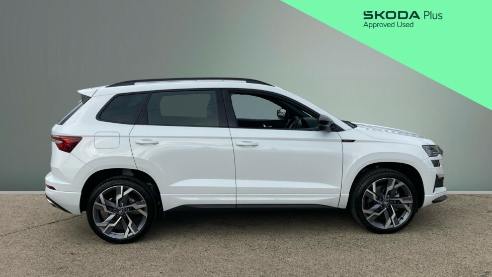 Skoda Karoq Sportline Edition White #4