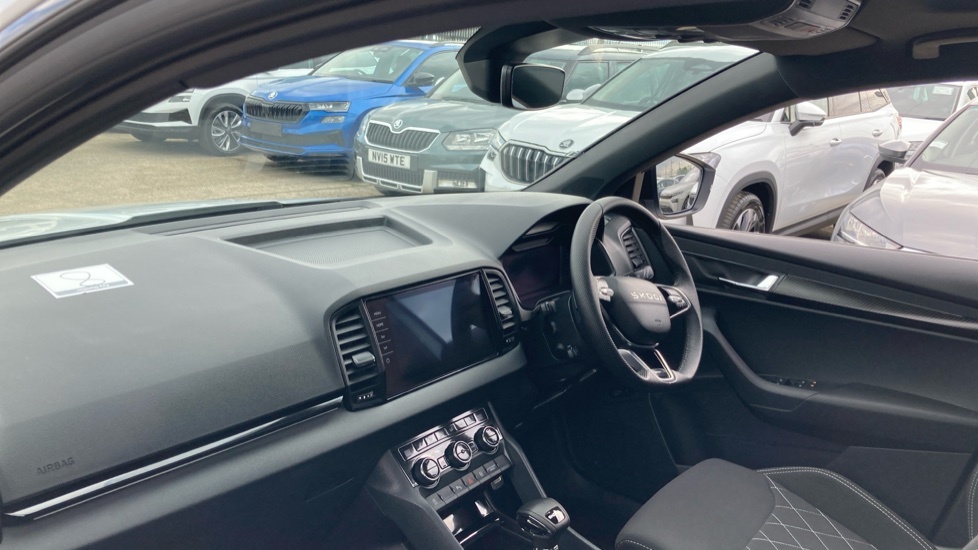 Skoda Karoq Sportline Edition White #2