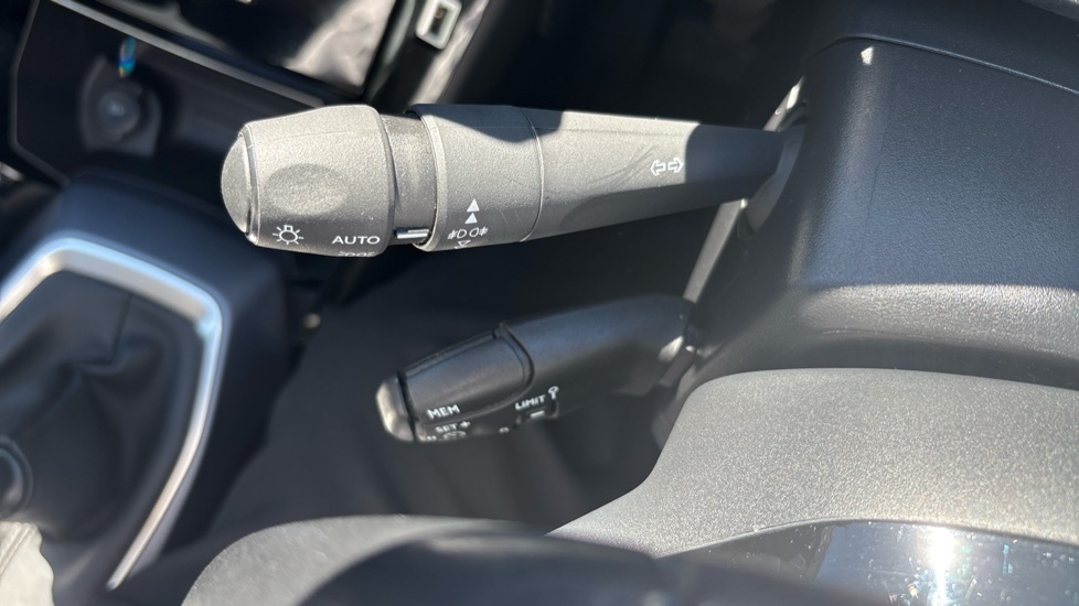 Peugeot 2008 1.2 Puretech 130 Allure Premium Blue #30