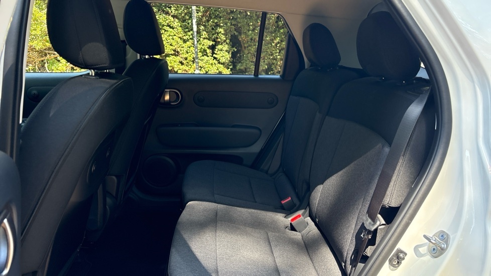 Hyundai Inster 85Kw Cross 49Kwh Beige #16