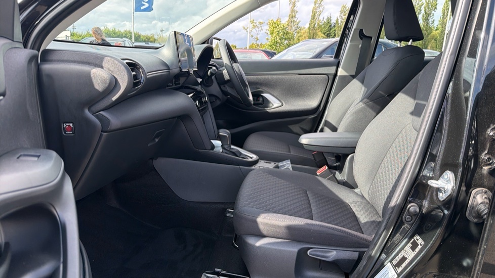Toyota Yaris Cross Icon SB26MXV Black #4