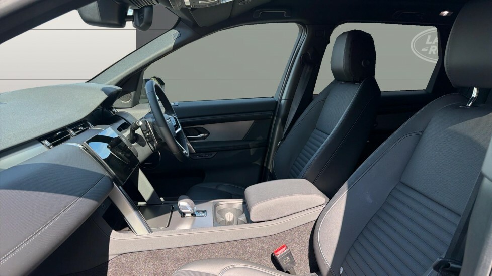 Land Rover Discovery Sport 2.0 D165 Dynamic Se 5 Seat Black #3