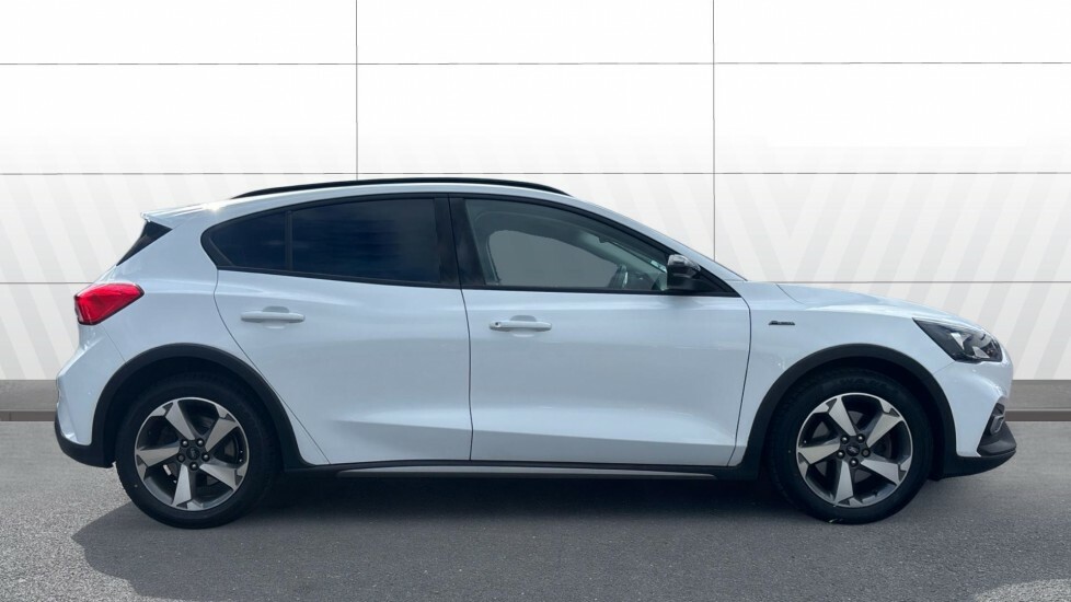 Ford Focus Active White #4