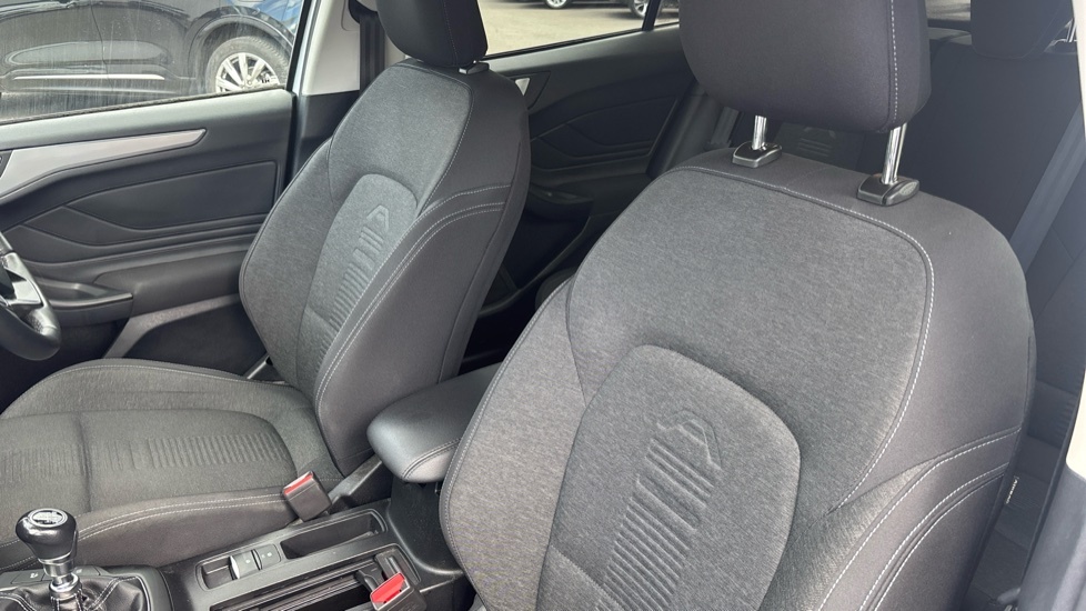 Ford Focus Active White #6