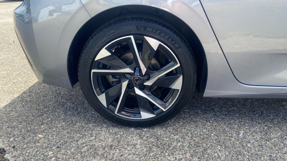 Peugeot 308 1.2 Puretech Allure Premium Eat8 Green #47