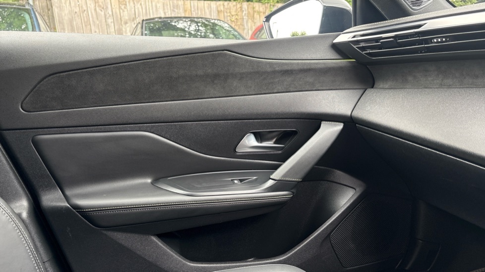 Peugeot 308 115Kw First Edition 54Kwh Grey #41