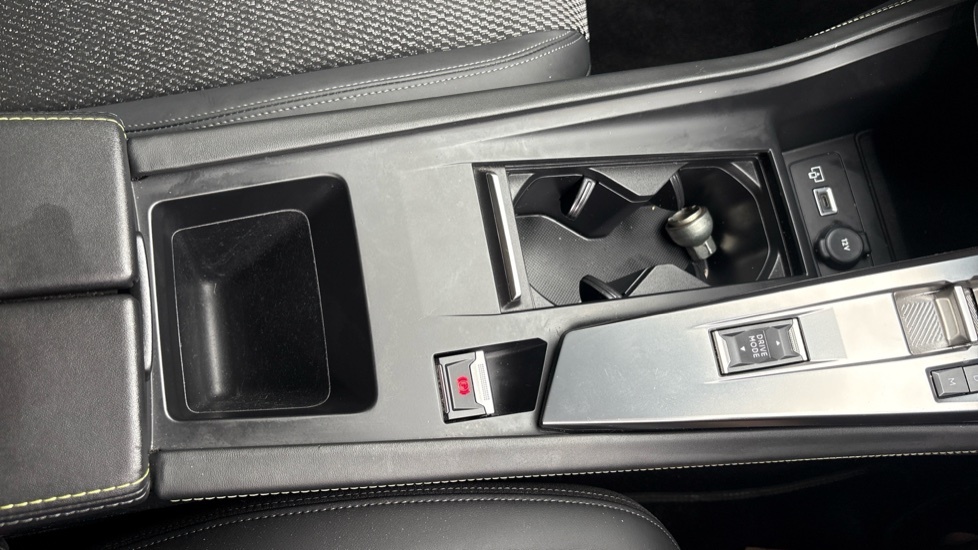Peugeot 308 115Kw First Edition 54Kwh Grey #29