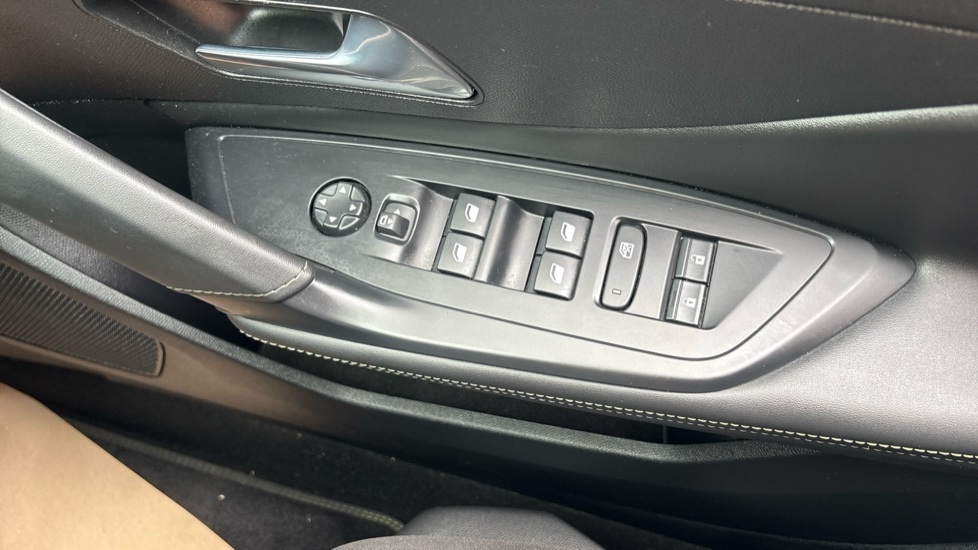 Peugeot 308 115Kw First Edition 54Kwh Grey #39