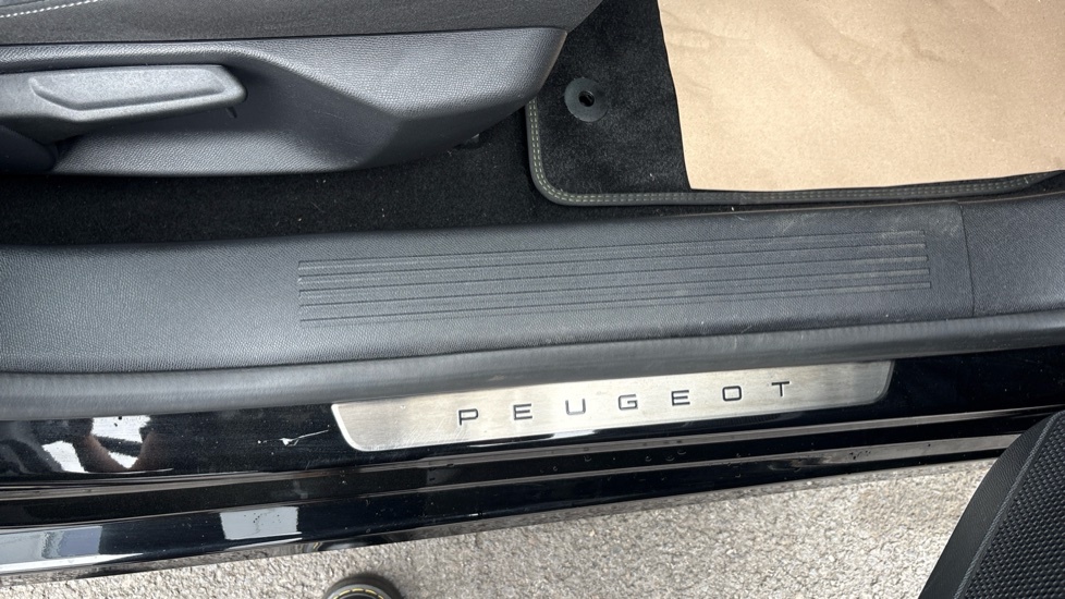Peugeot 308 115Kw First Edition 54Kwh Grey #26