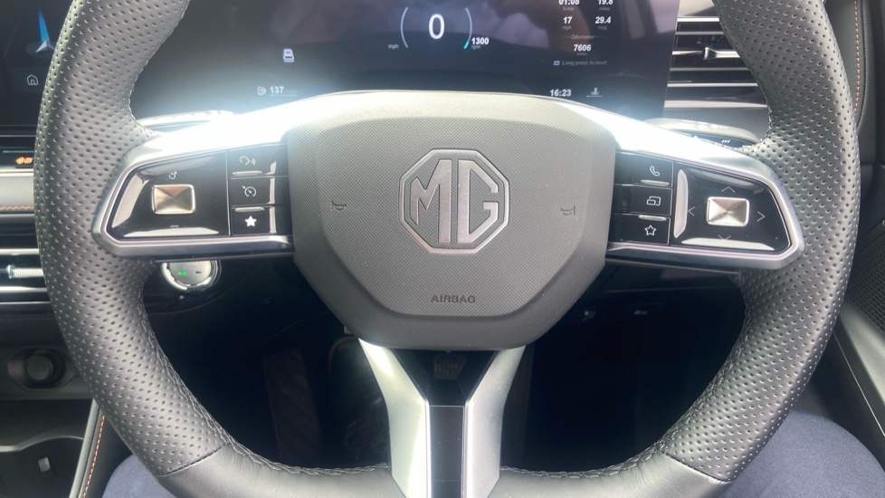 MG HS 1.5 Hybrid Trophy Suv Hybrid Euro Red #24