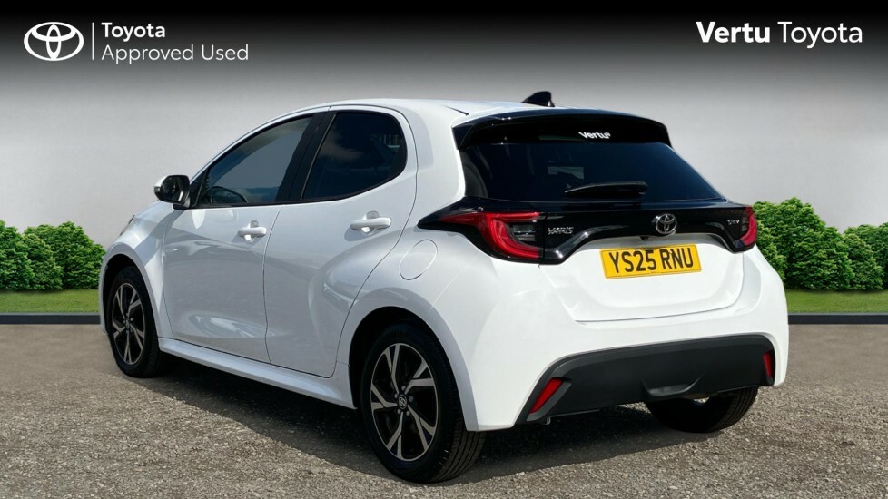 Toyota Yaris Design White #4
