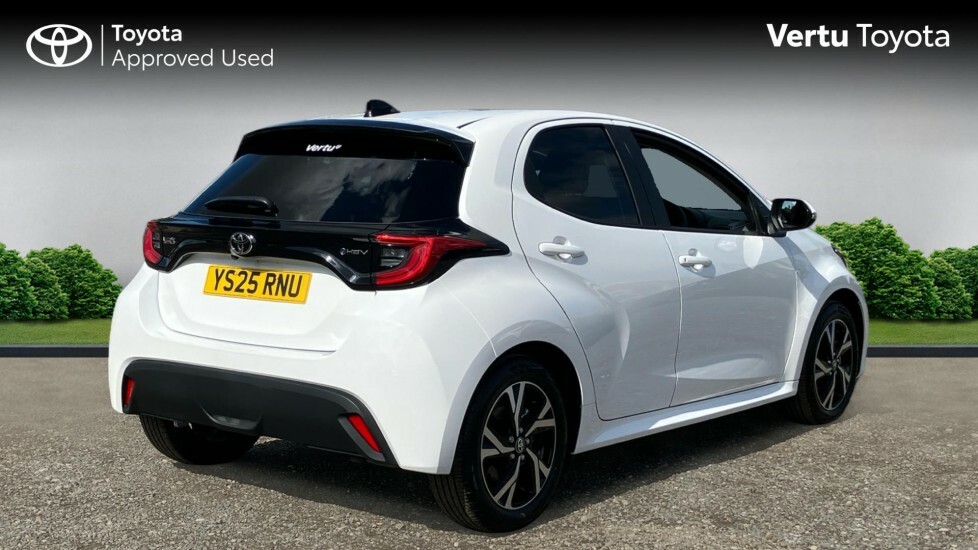 Toyota Yaris Design White #2