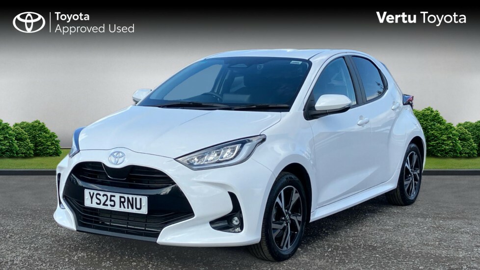 Toyota Yaris Design White #3