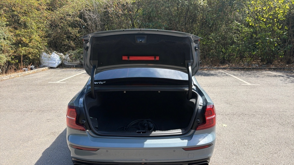 Volvo S60 Recharge R-design, T8 Awd Plug-in Hybrid Black #13