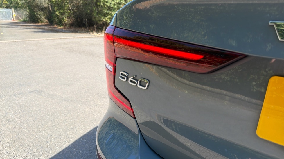 Volvo S60 Recharge R-design, T8 Awd Plug-in Hybrid Black #60