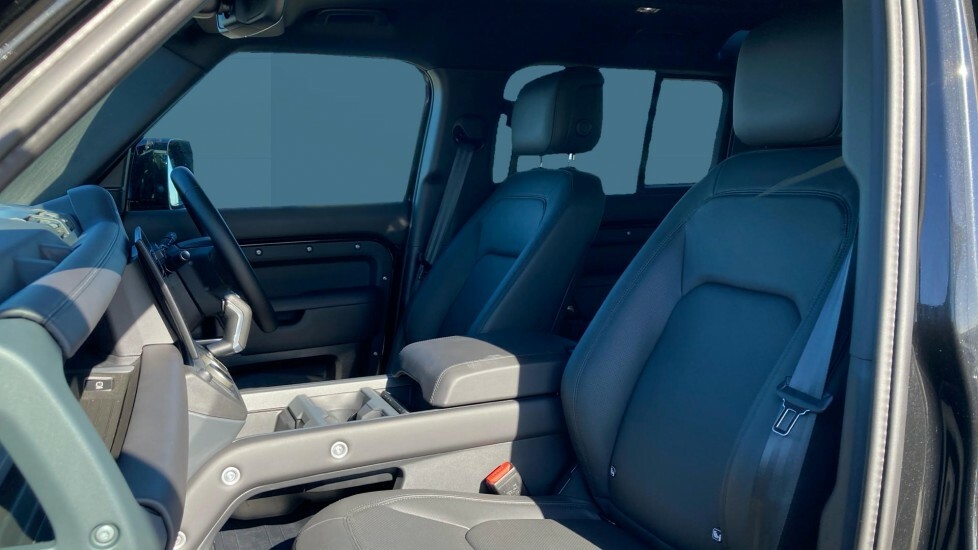 Land Rover Defender 110 X-dynamic Hse Black #3