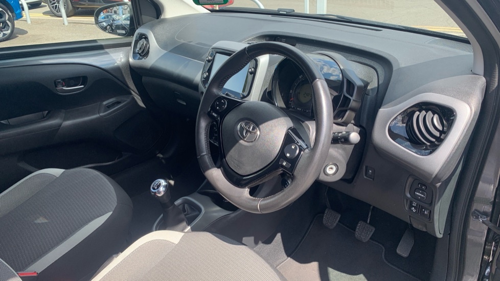 Toyota Aygo X Vvt-i X-play Tss White #11