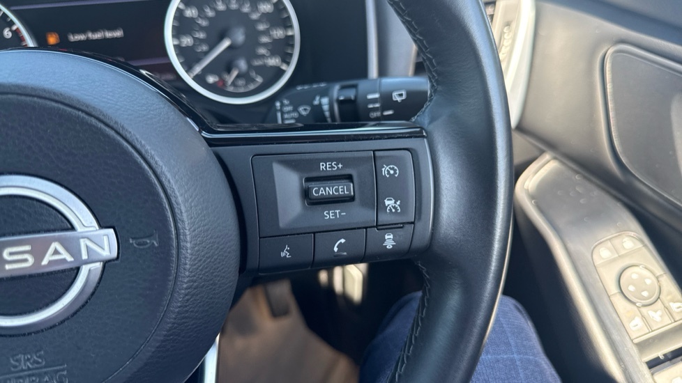 Nissan Qashqai Qashqai 1.5 E-power N-connecta Hatchback Blue #26
