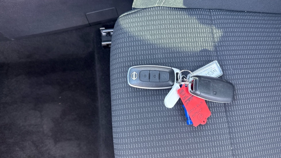 Nissan Qashqai Qashqai 1.5 E-power N-connecta Hatchback Blue #19