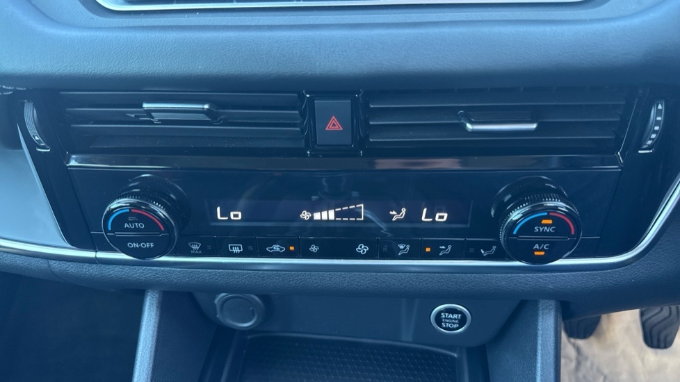 Nissan Qashqai Qashqai 1.5 E-power N-connecta Hatchback Blue #21