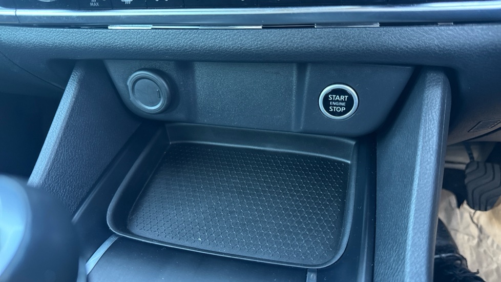 Nissan Qashqai Qashqai 1.5 E-power N-connecta Hatchback Blue #22