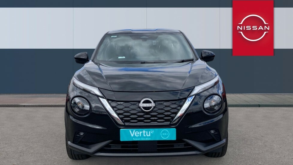 Nissan Juke Tekna Black #3