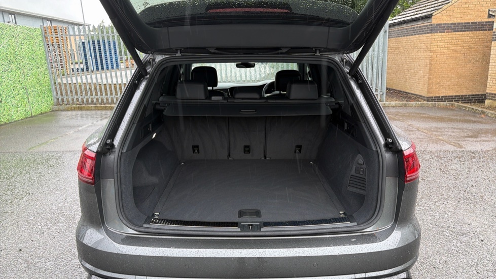 Volkswagen Touareg Black Edition Grey #20