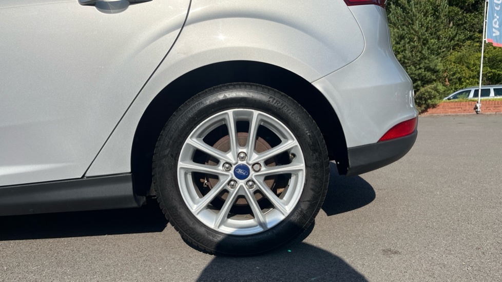 Ford Focus Zetec Silver #6