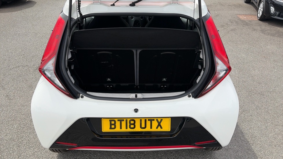 Toyota Aygo X X-press White #4