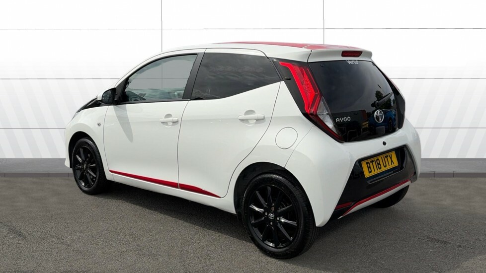 Toyota Aygo X X-press White #2