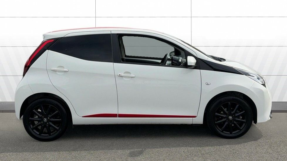 Toyota Aygo X X-press White #5