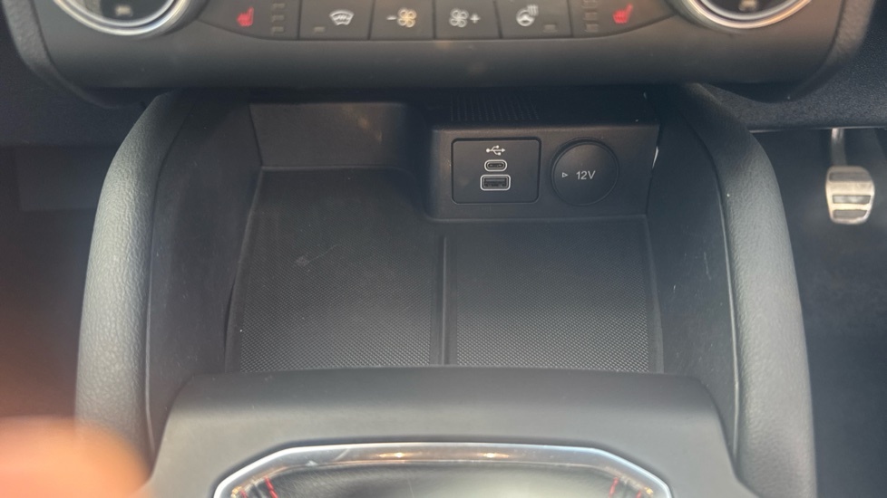 Ford Kuga 1.5 Kuga Titanium Edition 1.5L Ecoboost 150 Red #28