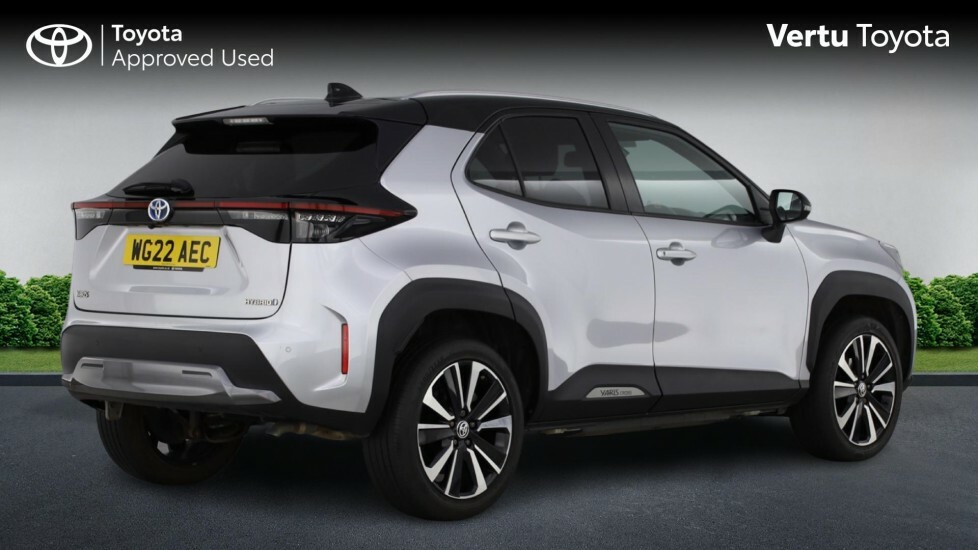 Toyota Yaris Cross Premiere Edition Silver #2
