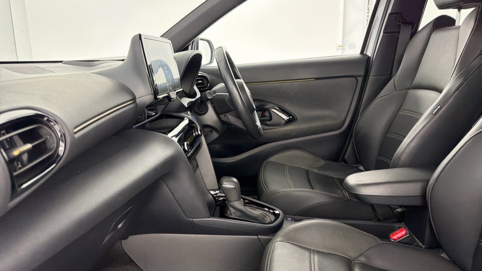Toyota Yaris Cross Premiere Edition Silver #5