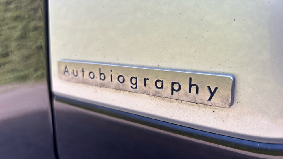 Land Rover Range Rover P550e Batumi Gold Gold #39
