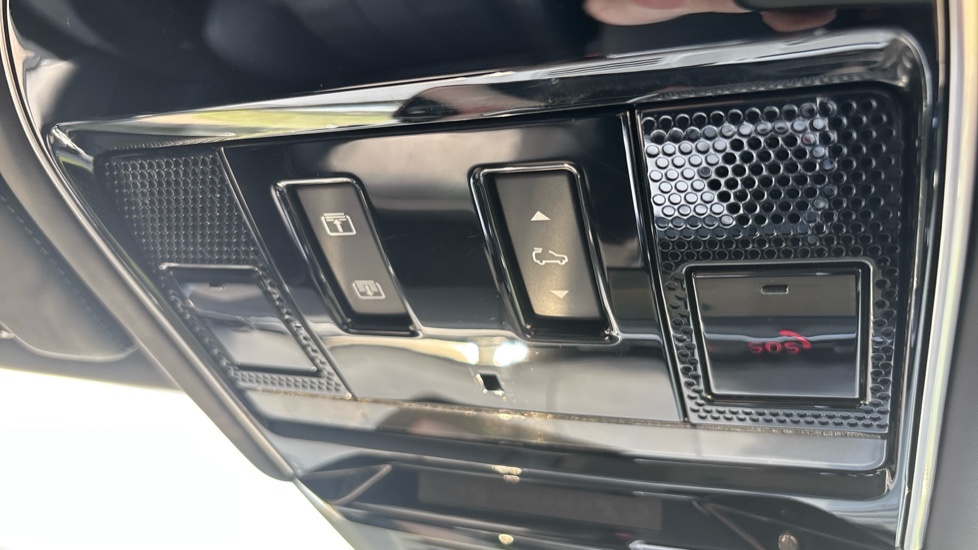 Land Rover Range Rover P550e Batumi Gold Gold #36