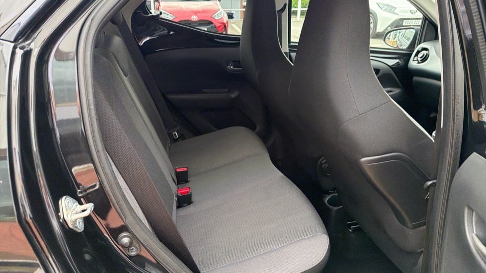 Toyota Aygo X X-play Tss Vvt-i White #8