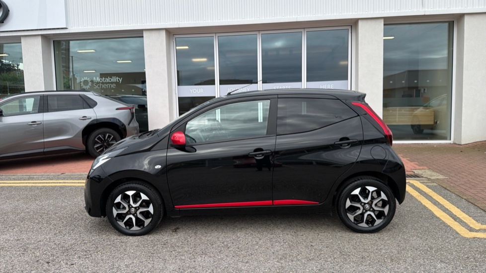Toyota Aygo X X-play Tss Vvt-i White #24