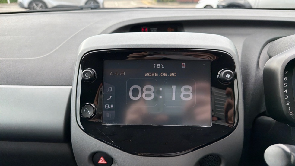 Toyota Aygo X X-play Tss Vvt-i White #9