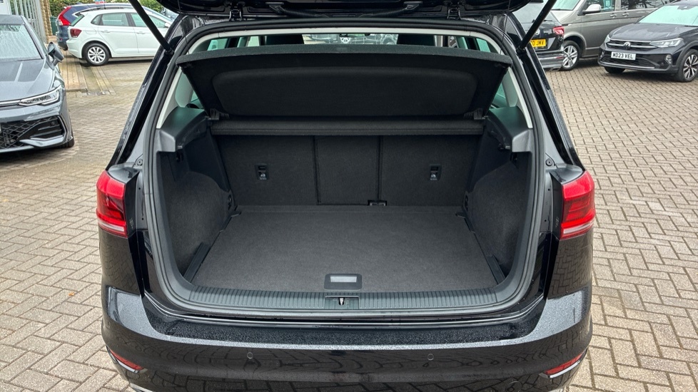 Volkswagen Golf SV Match Black #4