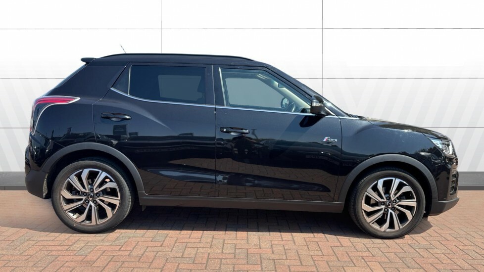 SsangYong Tivoli Ultimate Black #5