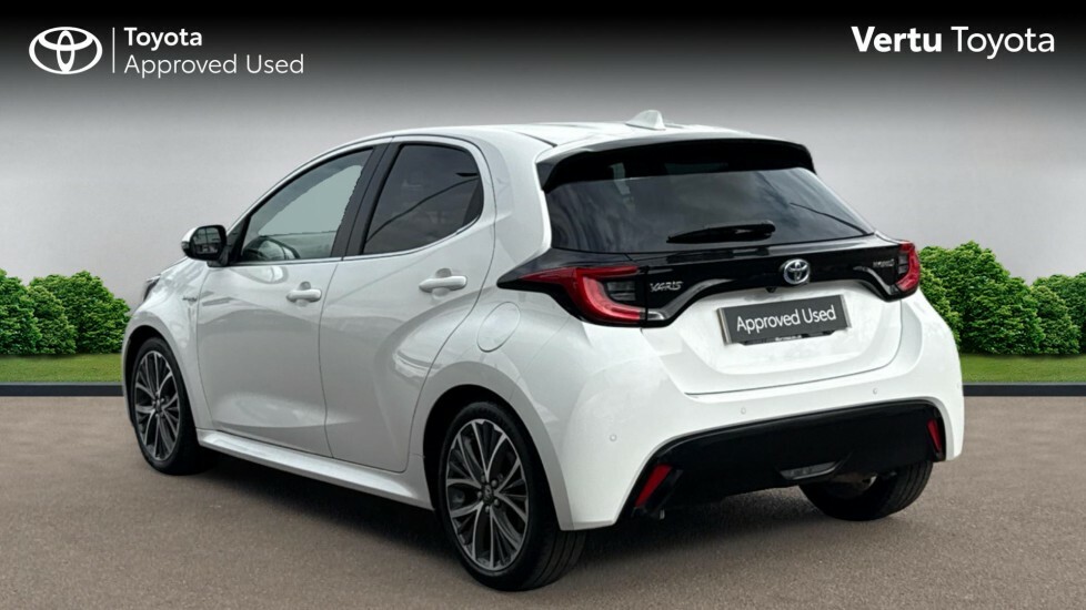 Toyota Yaris Excel White #4