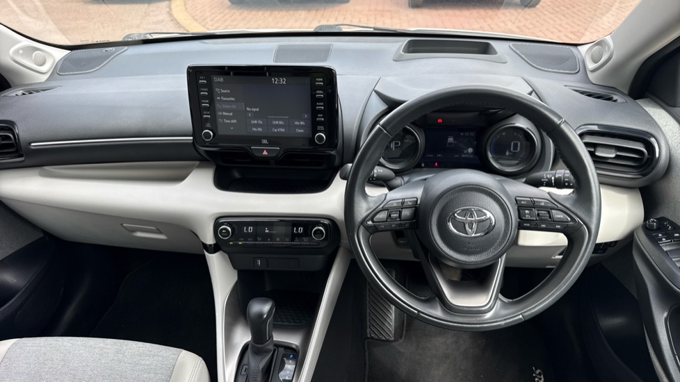 Toyota Yaris Excel White #6