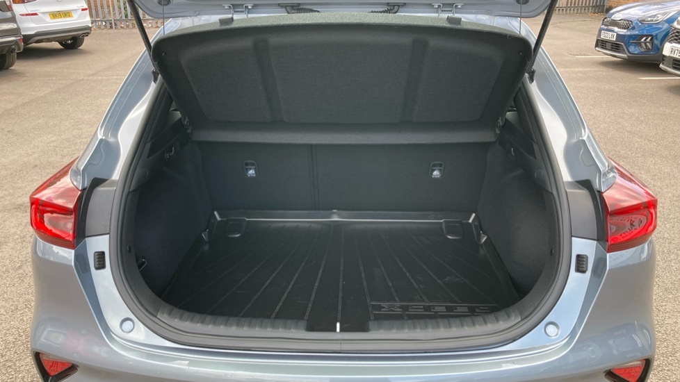 Kia Xceed Pure Silver #4