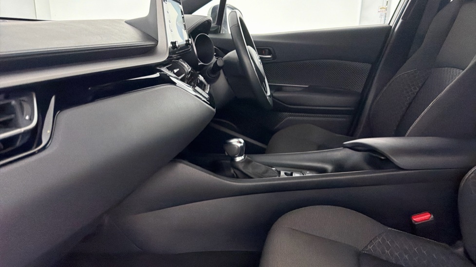Toyota C-Hr Icon White #5