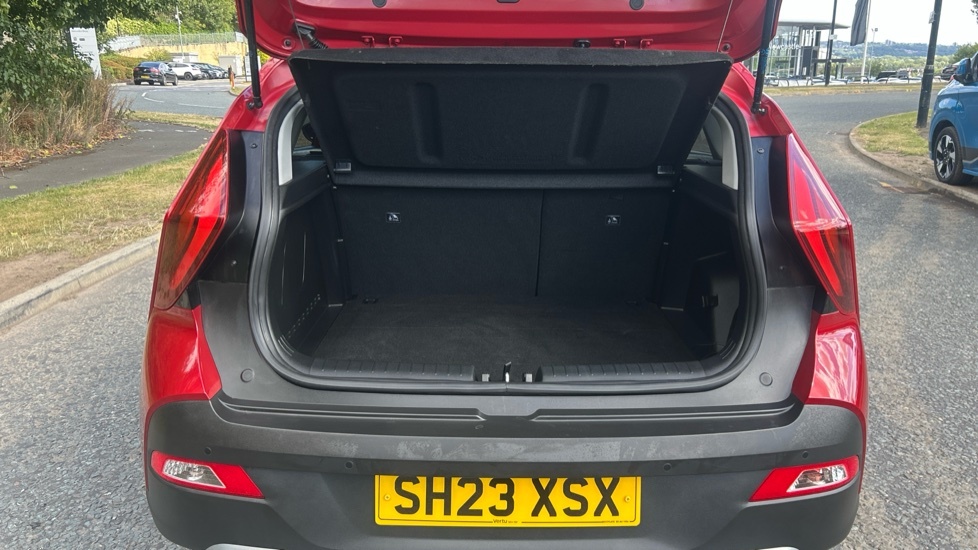 Hyundai Bayon Premium Red #4