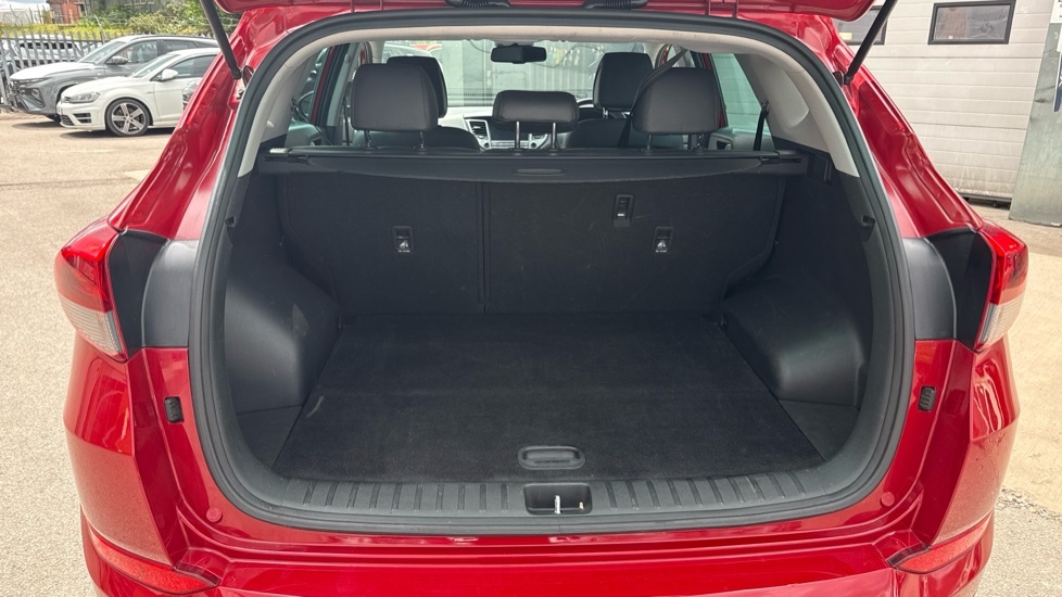Hyundai Tucson Sport Edition Red #4
