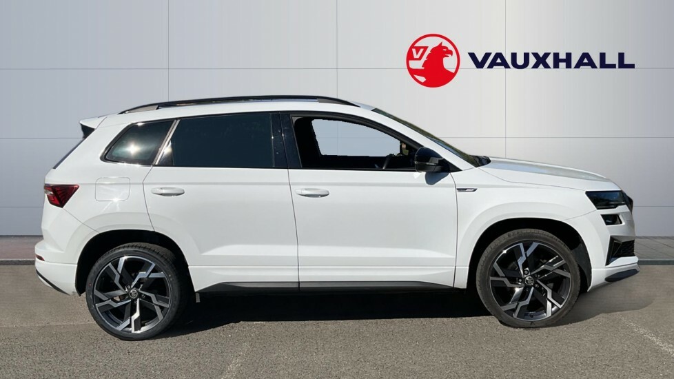 Skoda Karoq Sportline White #5
