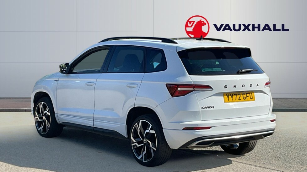 Skoda Karoq Sportline White #2