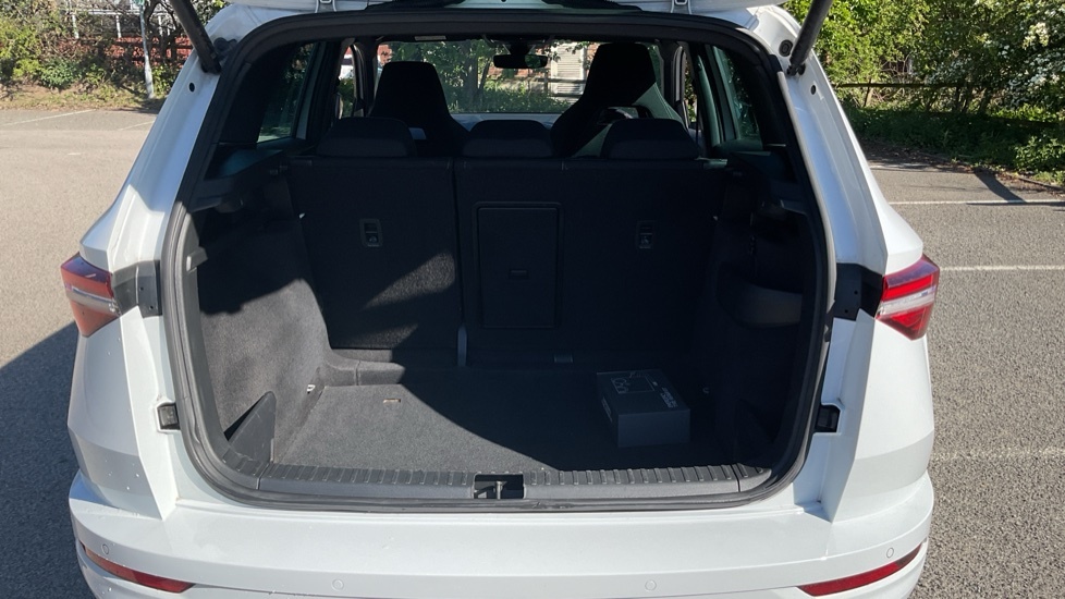 Skoda Karoq Sportline White #4